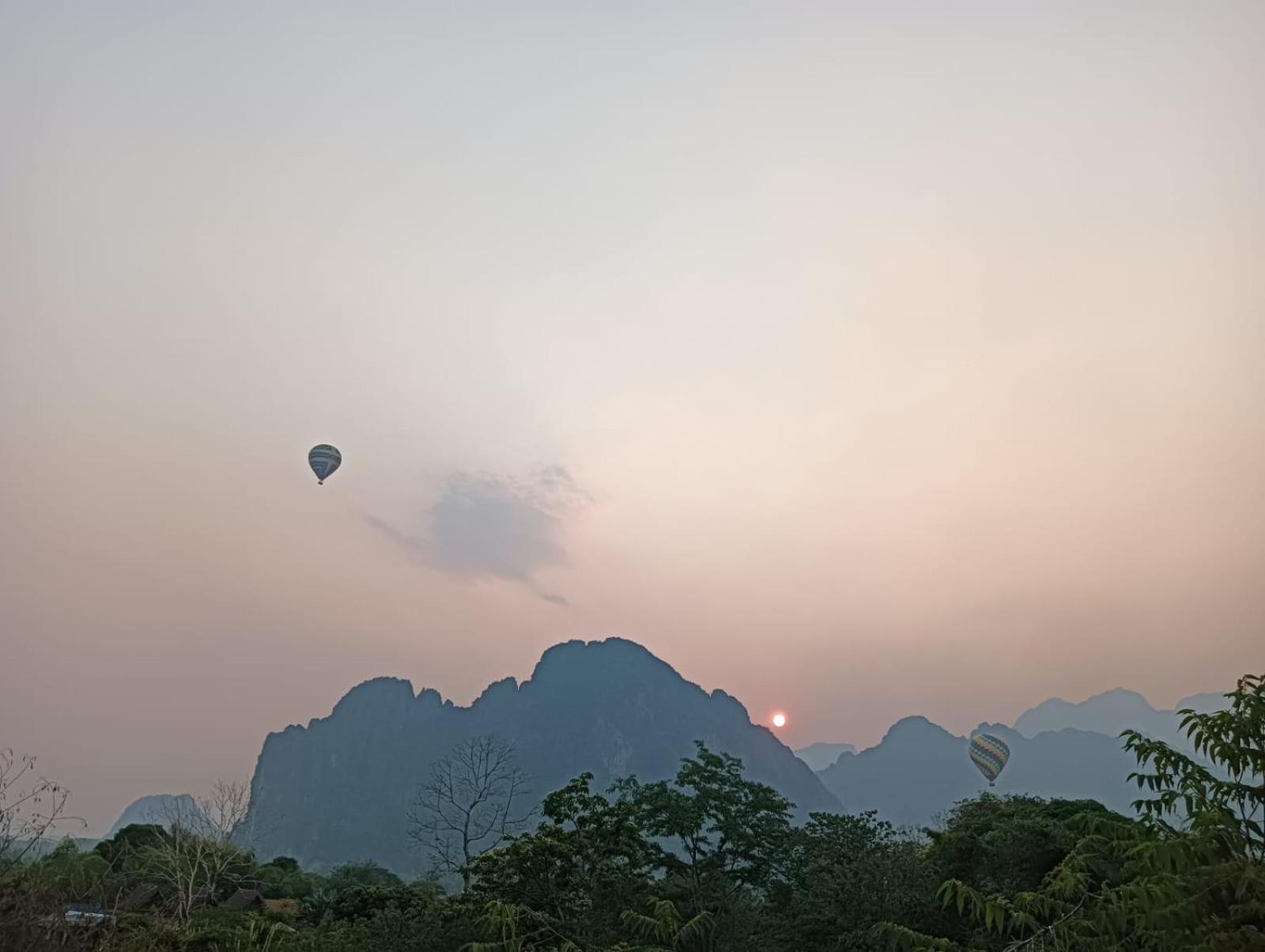 Bountang Mountain View Riverside Hotel Vang Vieng Exterior foto