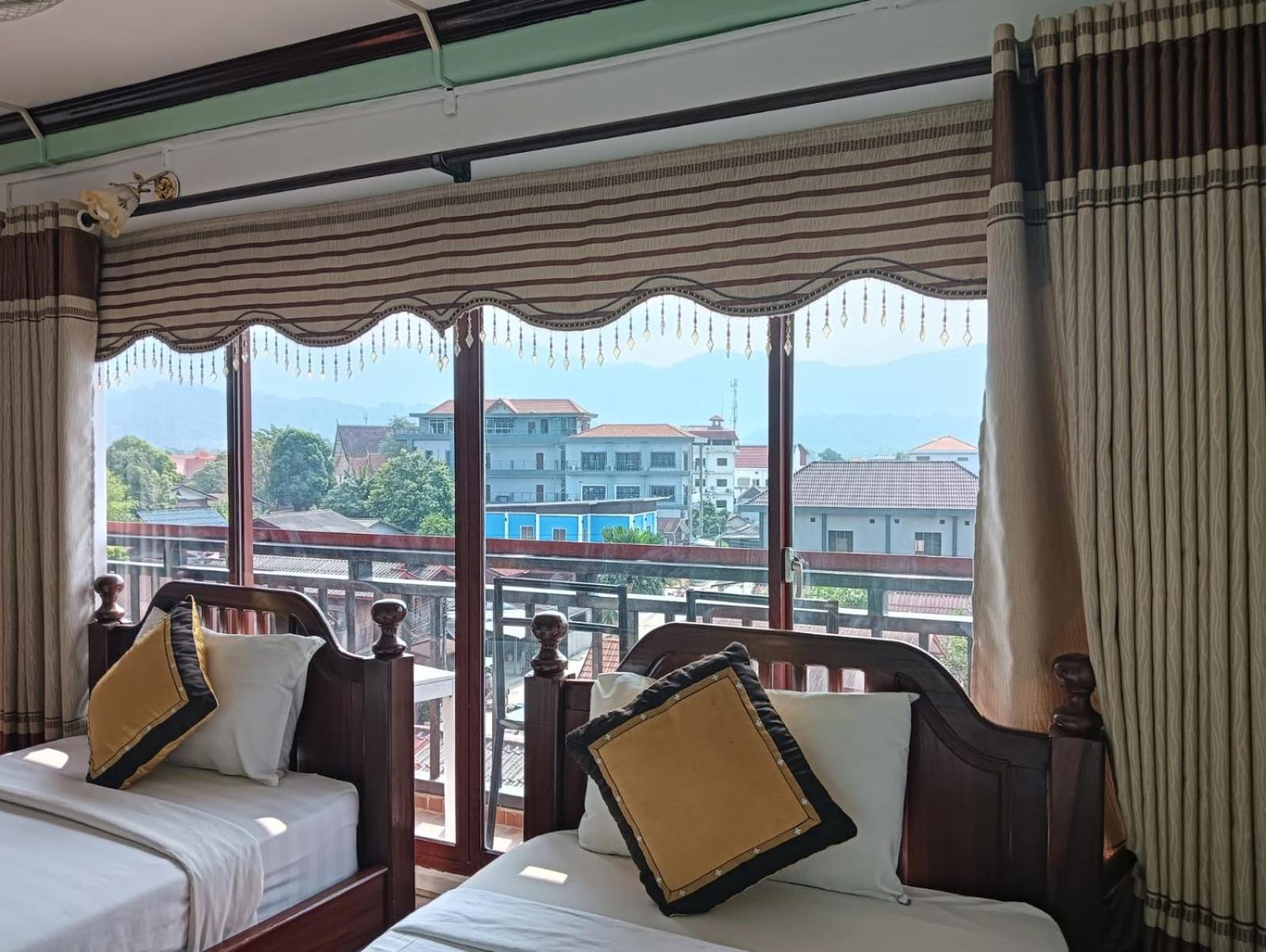Bountang Mountain View Riverside Hotel Vang Vieng Exterior foto